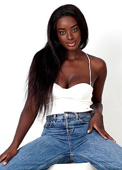 Oriana Correia image 1 of 2