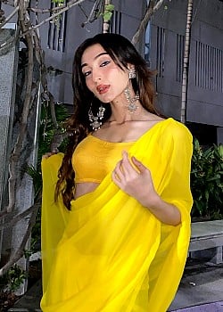 Oviya Darnal image 3 of 3