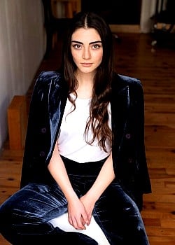 Ozge Torer image 2 of 2