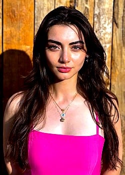 Ozge Torer image 4 of 4
