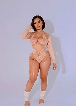 Paola Orea image 1 of 4