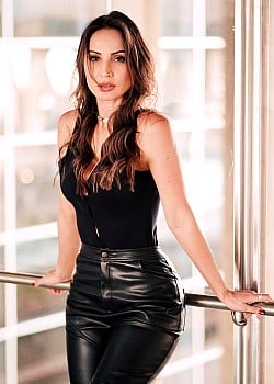 Paola Rodrigues image 4 of 4