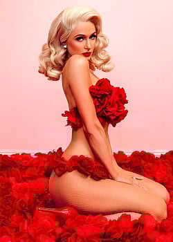 Paris Hilton image 2 of 4