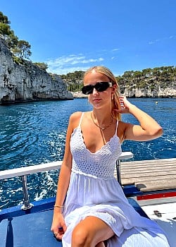 Paris Livvy image 3 of 4