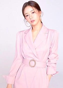 Park Ha-na image 1 of 1