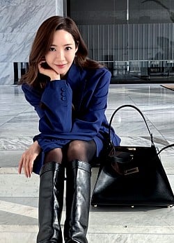 Park Min-young image 2 of 4