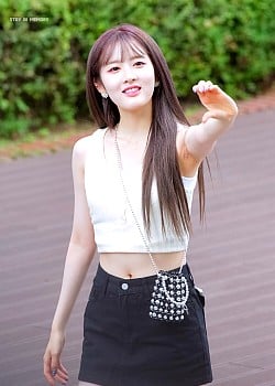 Park Si-eun image 3 of 4