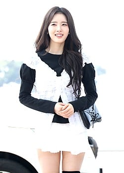 Park Si-eun image 4 of 4