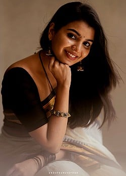 Parvathy Babu image 2 of 3