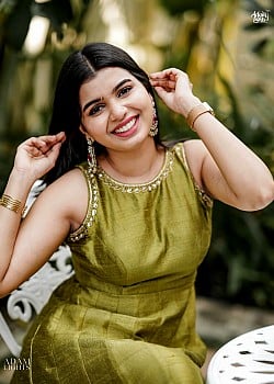 Parvathy Babu image 1 of 3