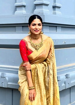 Parvathy Omanakuttan image 2 of 4
