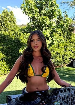 Paula Jimenez image 3 of 4