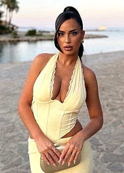 Paula Omiste image 1 of 3