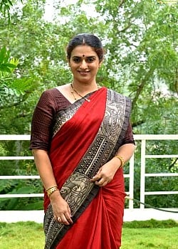 Pavitra Lokesh image 2 of 3