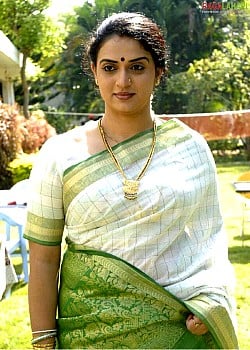 Pavitra Lokesh image 3 of 3