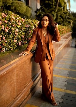 Pearle Maaney image 2 of 4
