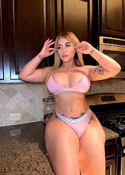Perla Sollozo image 1 of 4