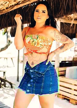 Perlla (Singer) image 3 of 4