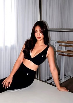 Phi Yen Pham image 2 of 2