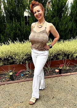 Phoebe Swinger image 2 of 4