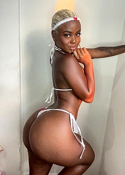 Poliana Ferreira image 1 of 2