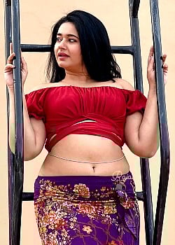 Poonam Bajwa image 2 of 4