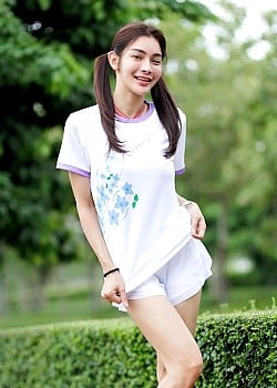 Porntaprewee Sripreserth image 2 of 4