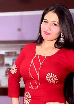 Prachi Tyagi image 2 of 3