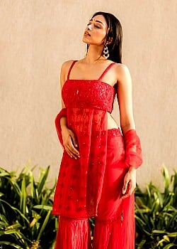 Preity Mukhundhan image 1 of 4