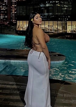 Putri Dini image 1 of 2