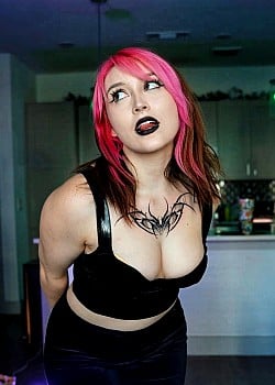 Queen Manda image 1 of 4