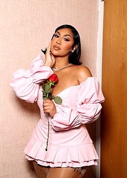 Queen Naija image 3 of 4