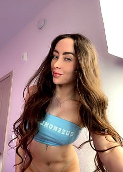 QueenChloeXO image 2 of 3
