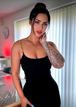 Queenie Gee image 4 of 4