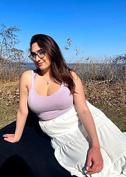 Qveenjulia image 4 of 4