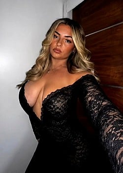 Rachael Taylor (Instagram) image 4 of 4