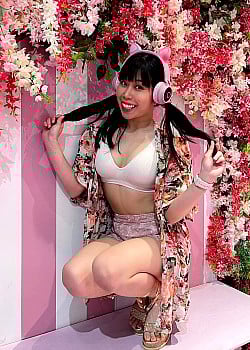 Rae Lim image 2 of 4