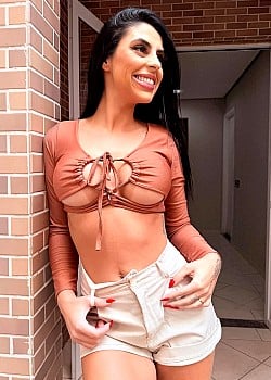 Rainha Hotwife image 2 of 4