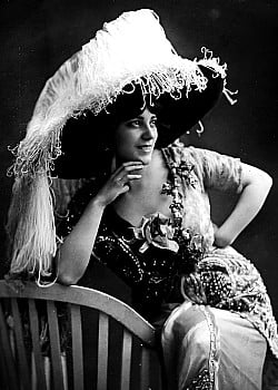 Raquel Meller image 1 of 3