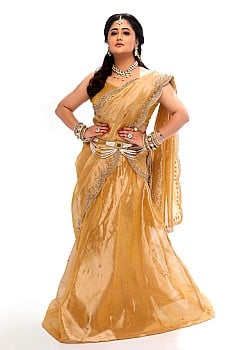 Rashami Desai image 2 of 4