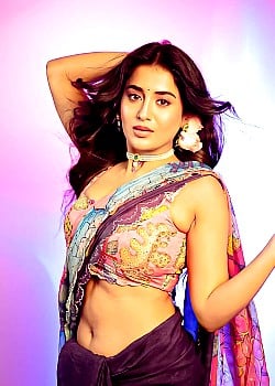 Rashi Singh image 3 of 4