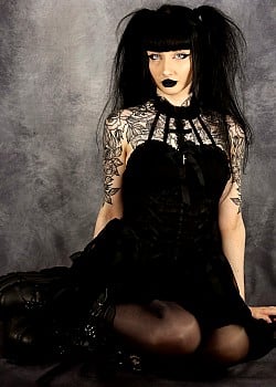 Raven Alternative image 2 of 4