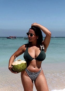Rebeca Goncalves image 2 of 3