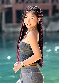 Red Alexandria Fajutrao image 3 of 4