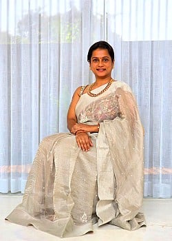 Reena Visahan image 2 of 3