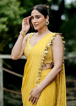 Regina Cassandra image 3 of 4