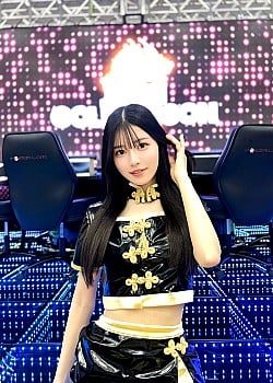 Reika Fujishiro image 3 of 3