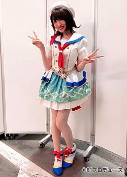 Reina Ueda image 2 of 3