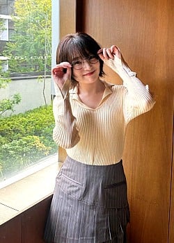 Reina Ueda image 4 of 4