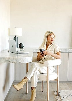 Remi Ishizuka image 2 of 3